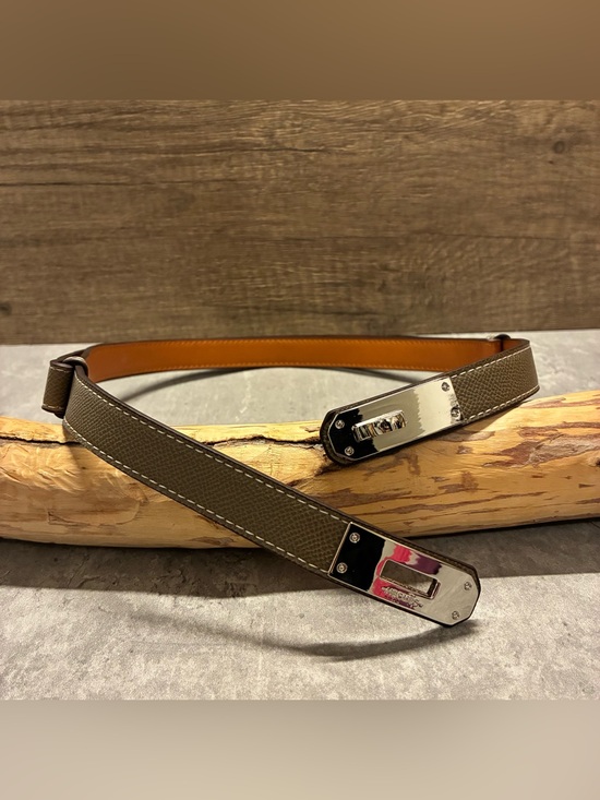 Leather Luxury Turn-Lock Women’s Skinny Belt in Etoupe Grey main image 4